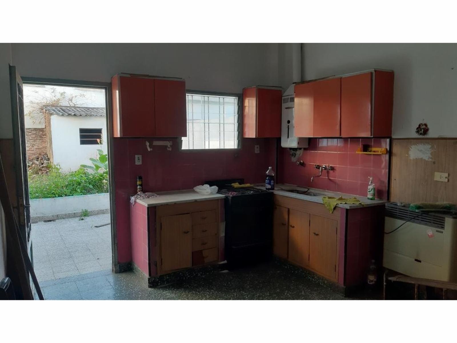 Casa de 3 ambientes con terreno de 8,66 X 21,85 con patio, cochera y terraza — foto 3