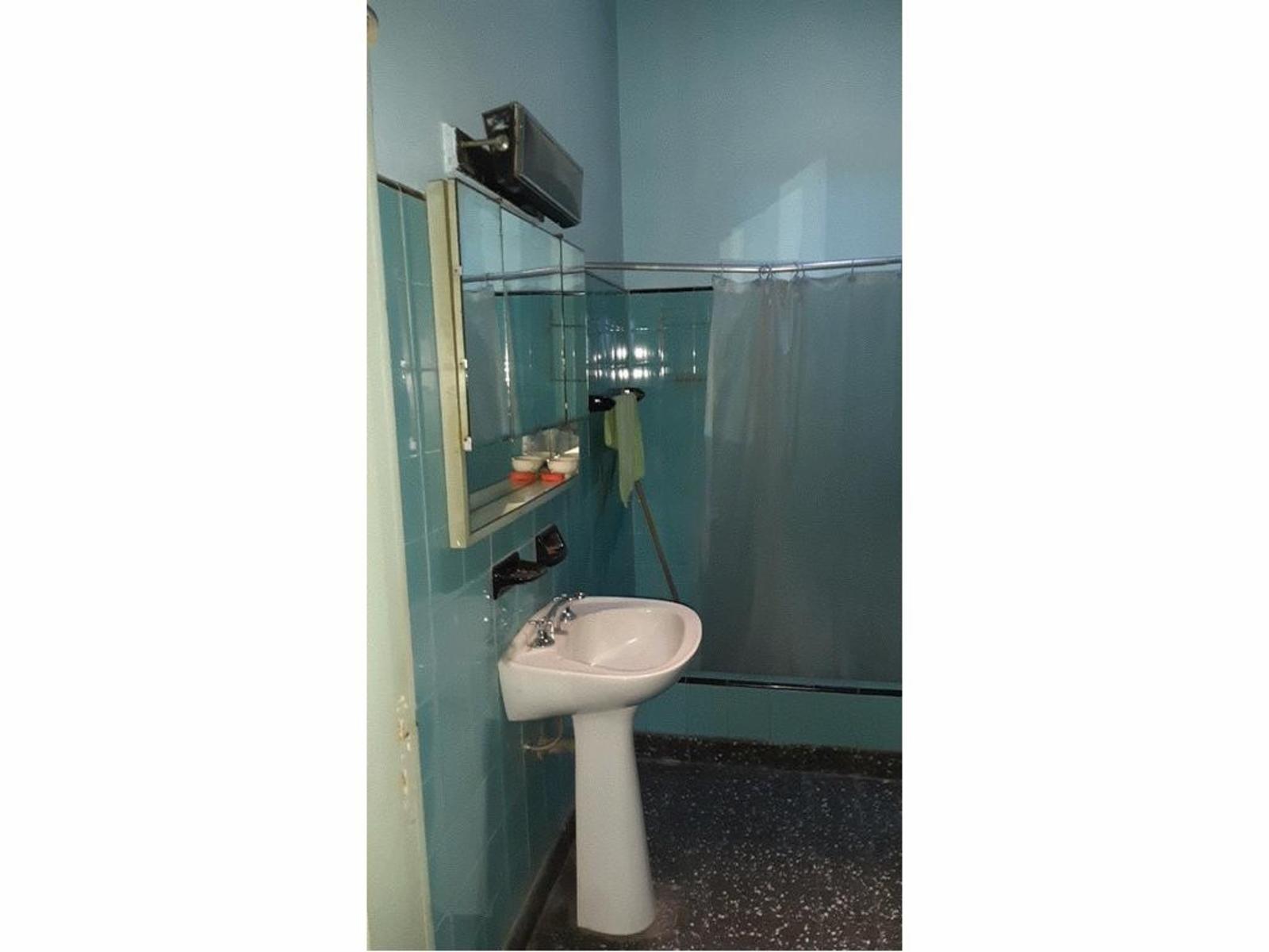 Casa de 3 ambientes con terreno de 8,66 X 21,85 con patio, cochera y terraza — foto 9