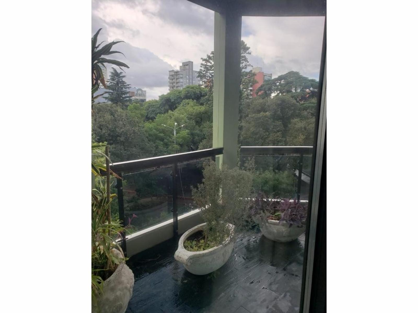 Piso de categoría en esquina Alberdi y Pueyrredón frente a la Plaza Bartolomé Mitre — foto 15