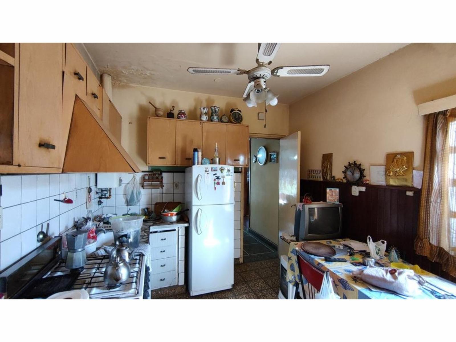 Casa en venta de 6 dormitorios c/ cochera en Lomas del Mirador — foto 5
