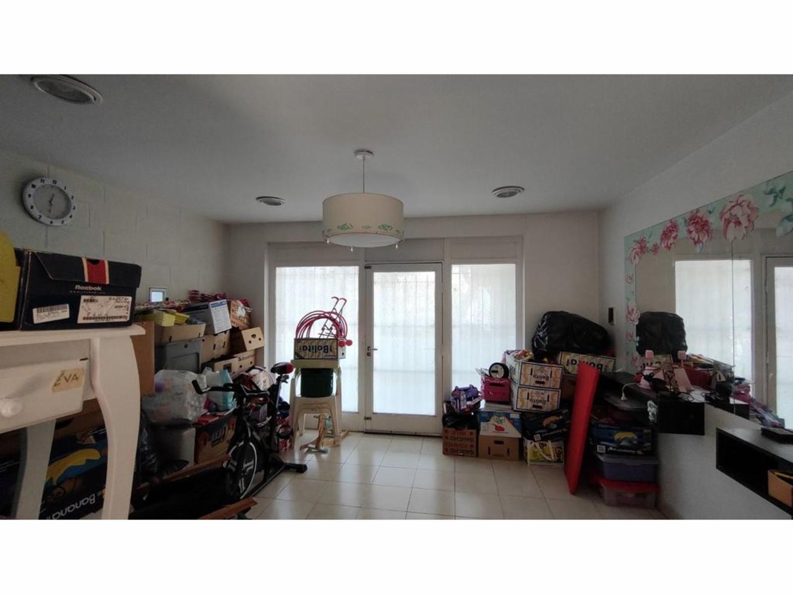 Casa de 4 ambientes con terreno de 8,66 X 58,74 con cocheras para 12 vehículos — foto 2