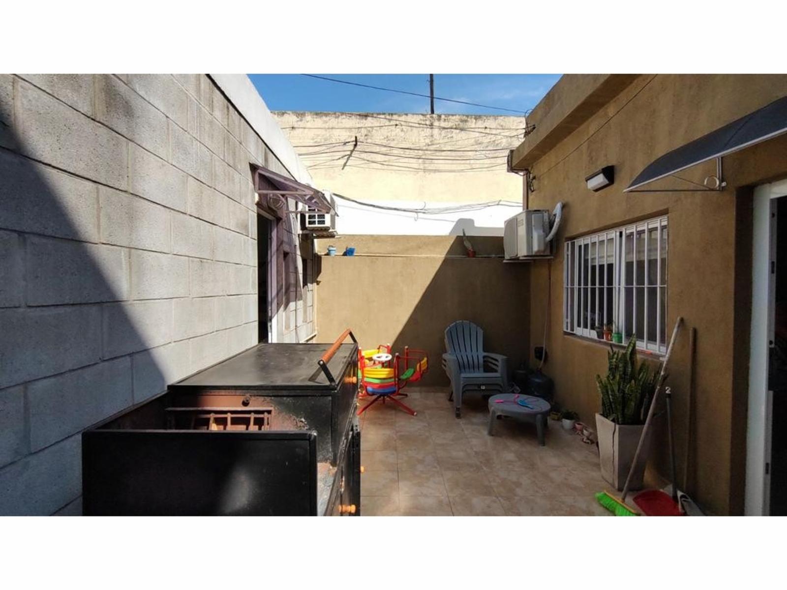 Casa de 4 ambientes con terreno de 8,66 X 58,74 con cocheras para 12 vehículos — foto 5
