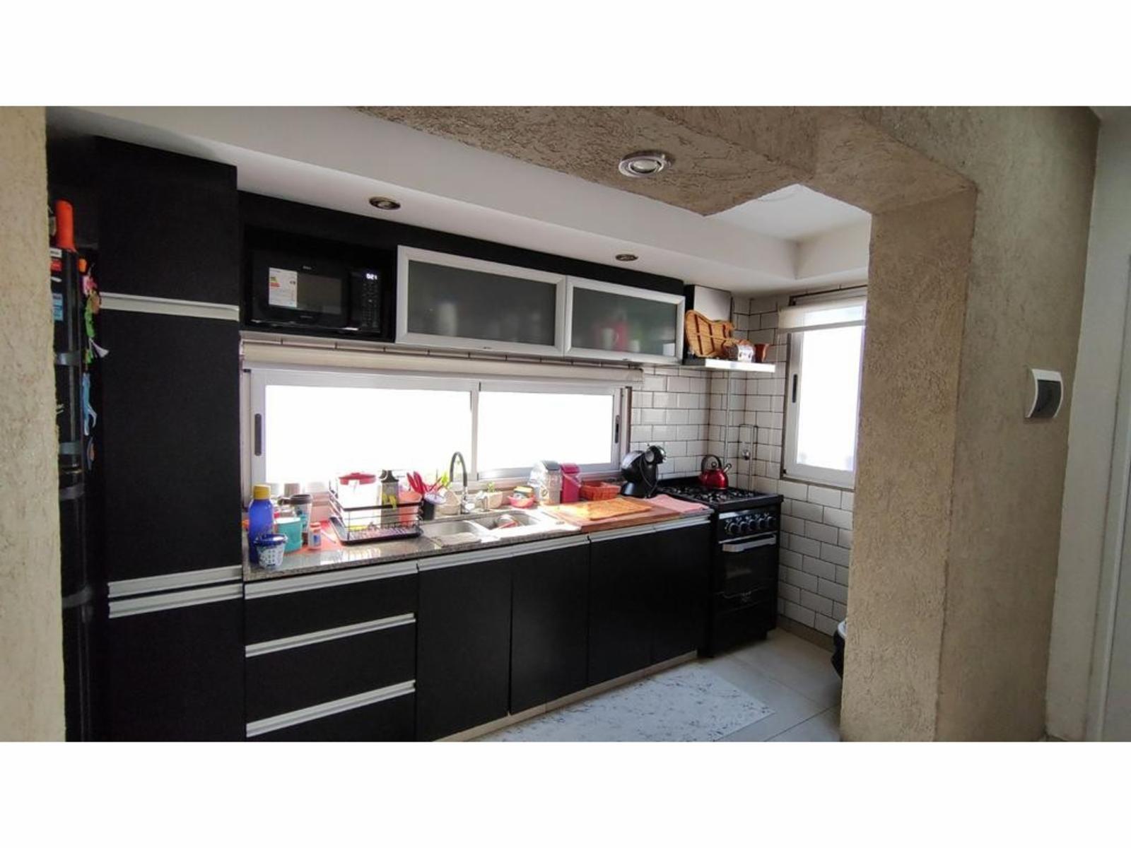 Casa de 4 ambientes con terreno de 8,66 X 58,74 con cocheras para 12 vehículos — foto 7