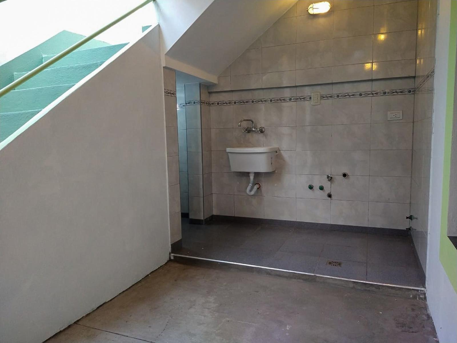 Casa con Local comercial independiente, Ubicada en San Justo, La Matanza. — foto 2