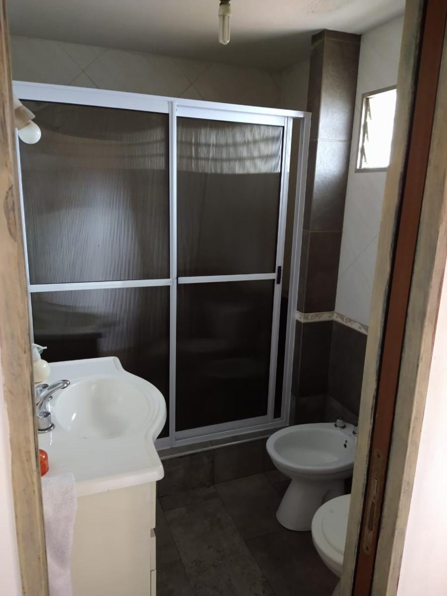 Chalet de 2 Plantas, Ubicado en Villa Luzuriaga. — foto 4