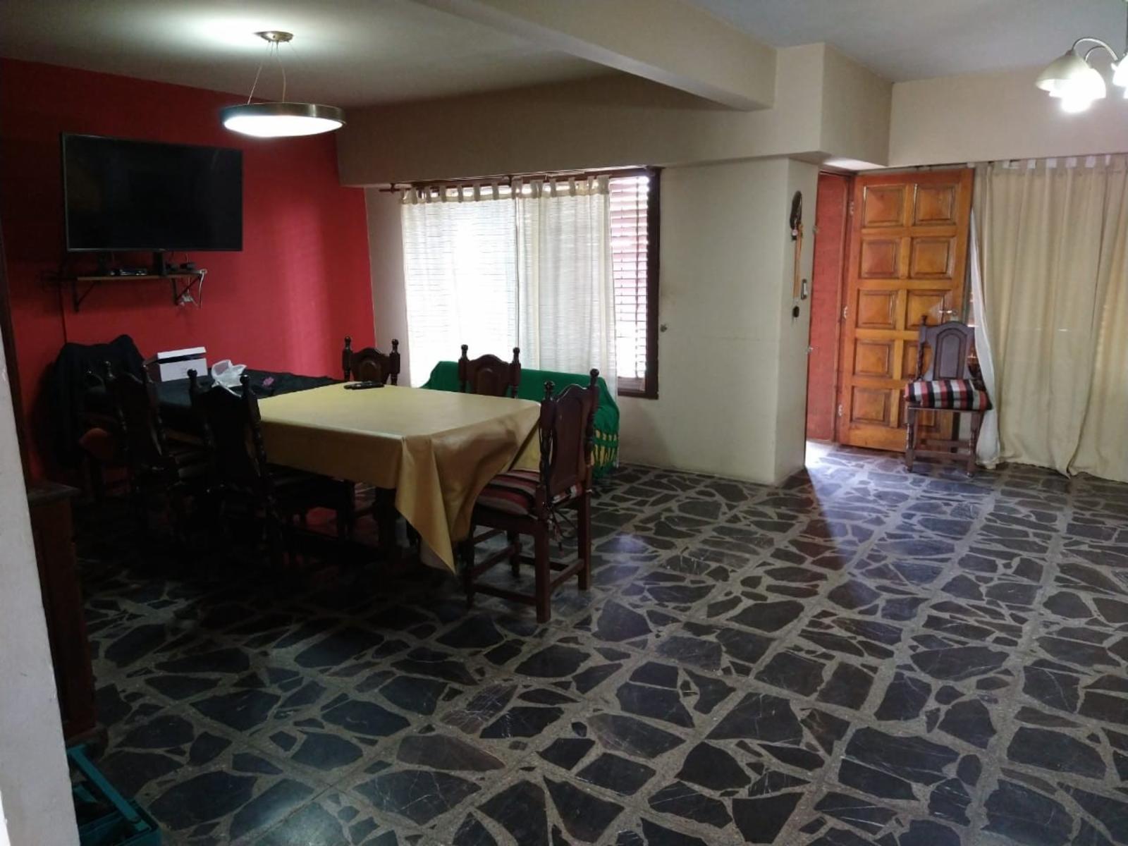 Chalet de 2 Plantas, Ubicado en Villa Luzuriaga. — foto 6