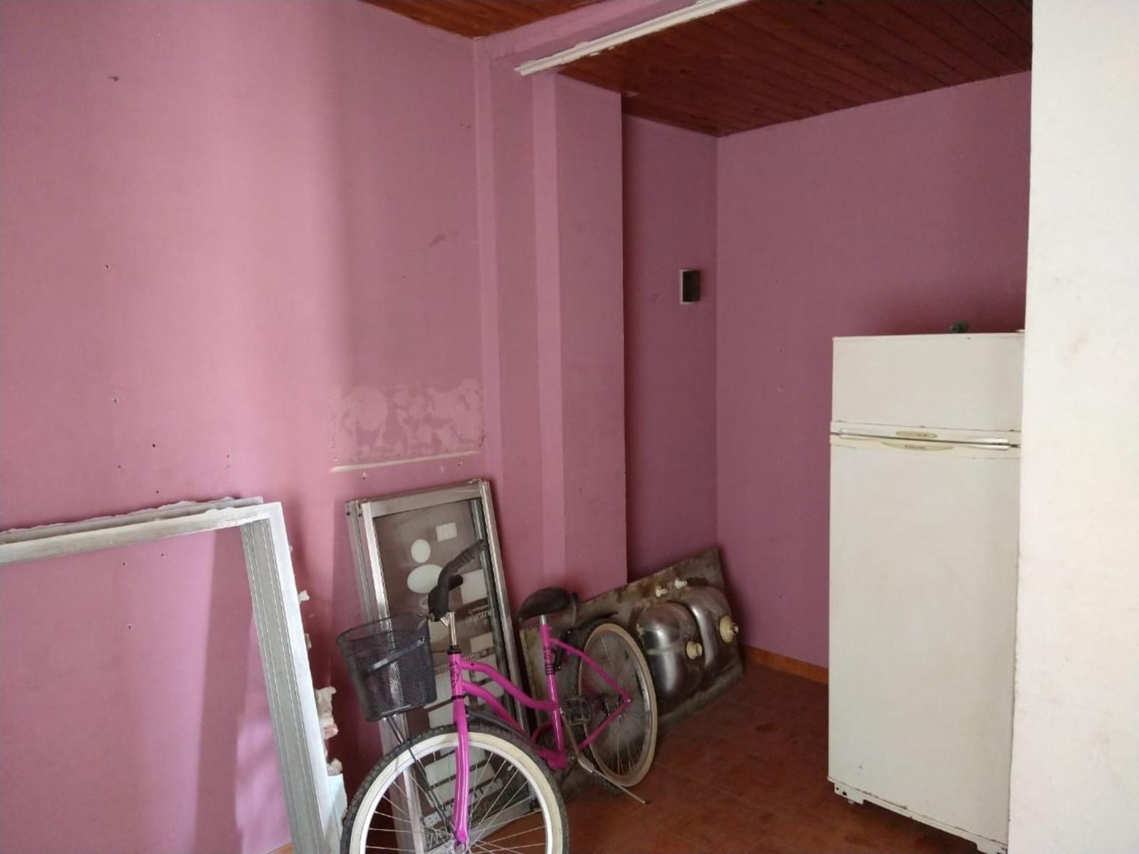 Ideal Inversor o Varias familias: Casa + 3 Departamentos + Local Comercial + Garaje. Ubicado en González Catan. — foto 6