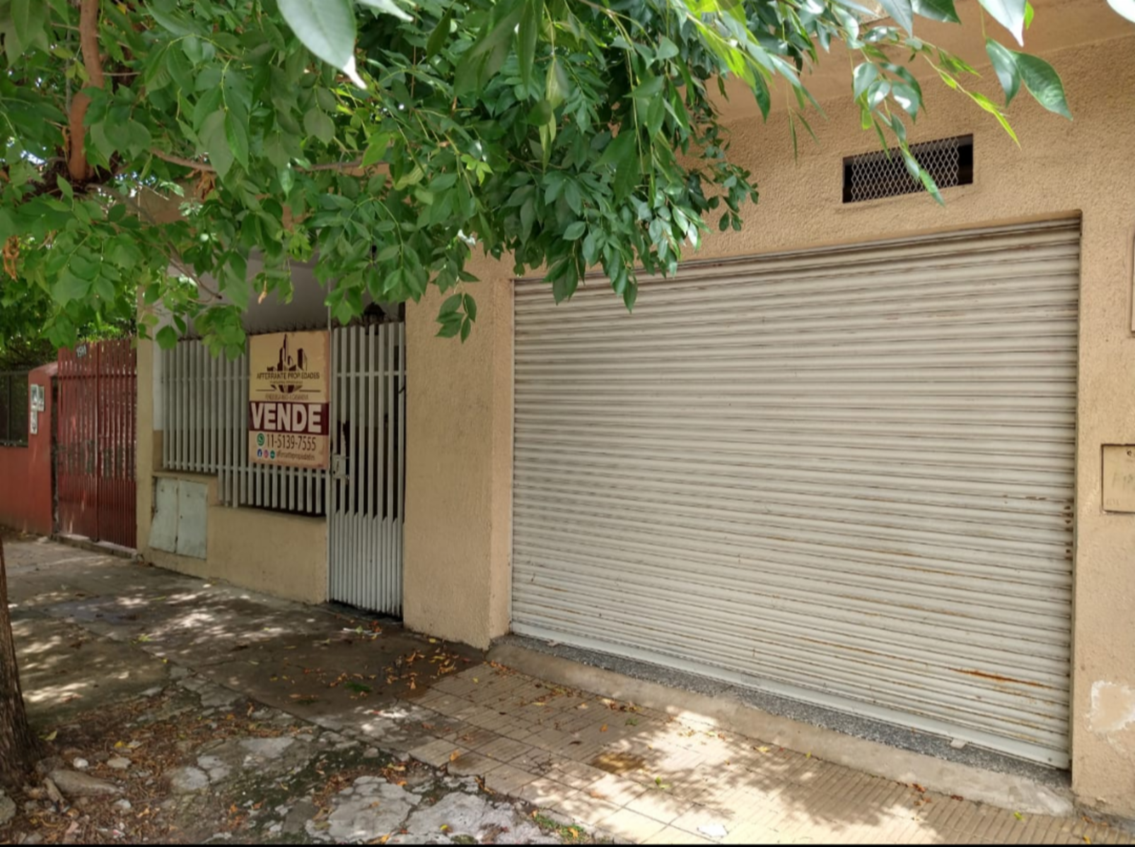 Casa + Local comercial + Departamento 2 ambientes, Ubicada en Villa Luzuriaga.