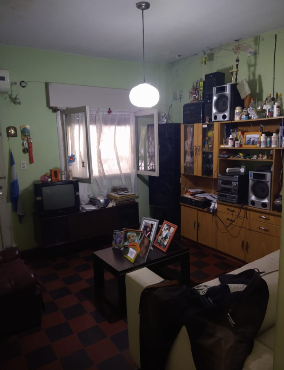 Casa + Local comercial + Departamento 2 ambientes, Ubicada en Villa Luzuriaga. — foto 4