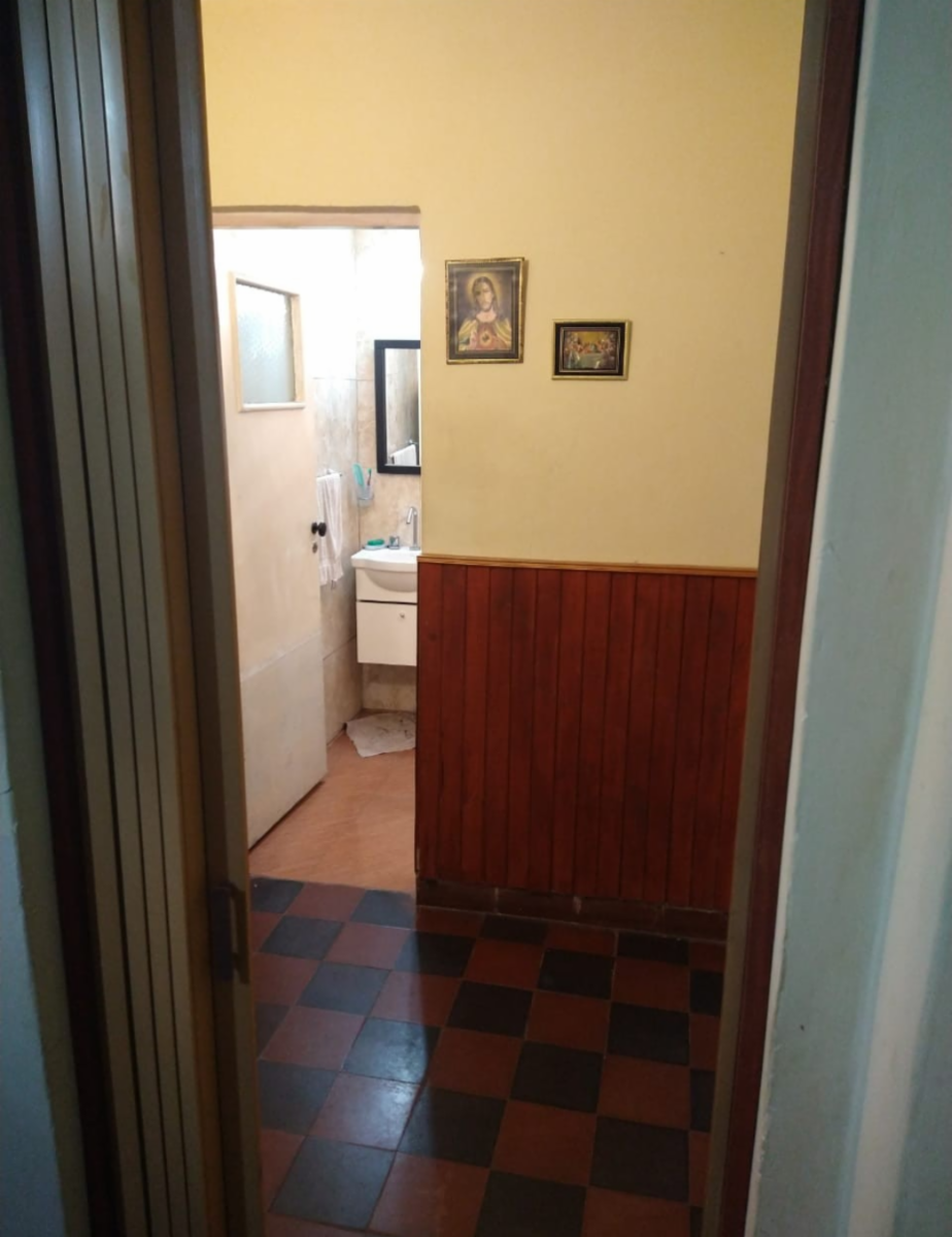 Casa + Local comercial + Departamento 2 ambientes, Ubicada en Villa Luzuriaga. — foto 5