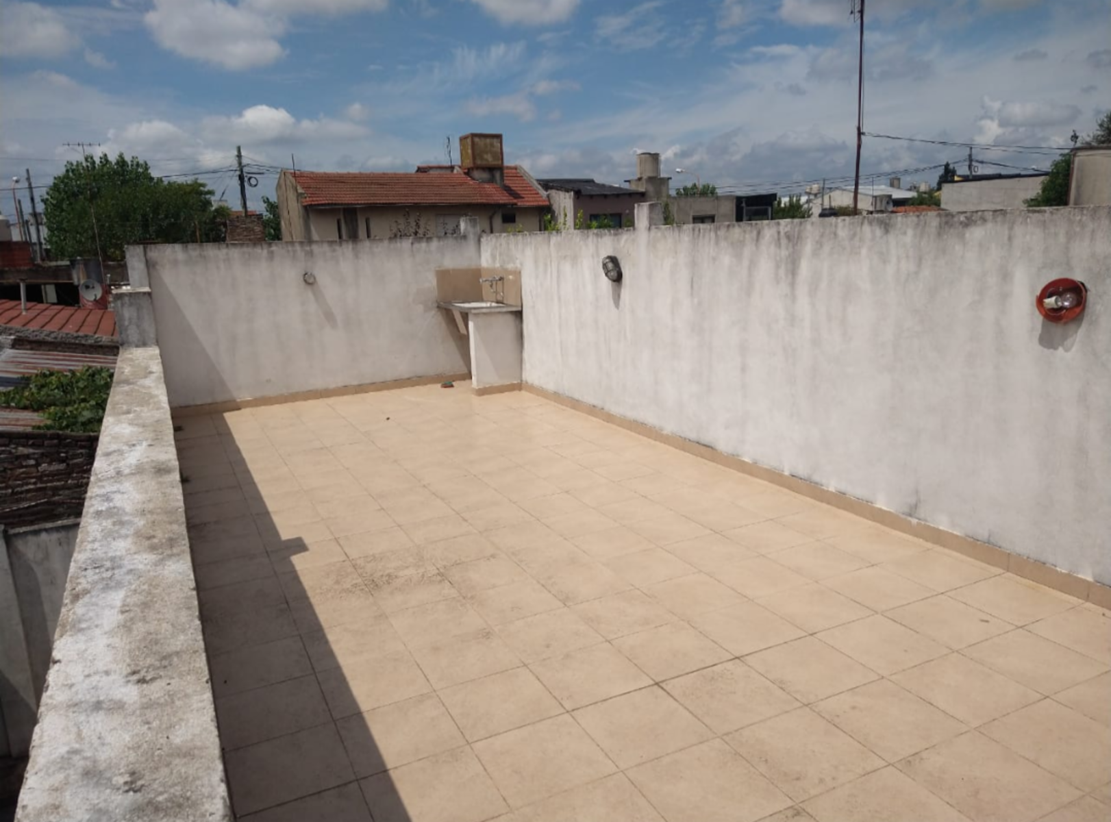 Casa + Local comercial + Departamento 2 ambientes, Ubicada en Villa Luzuriaga. — foto 6