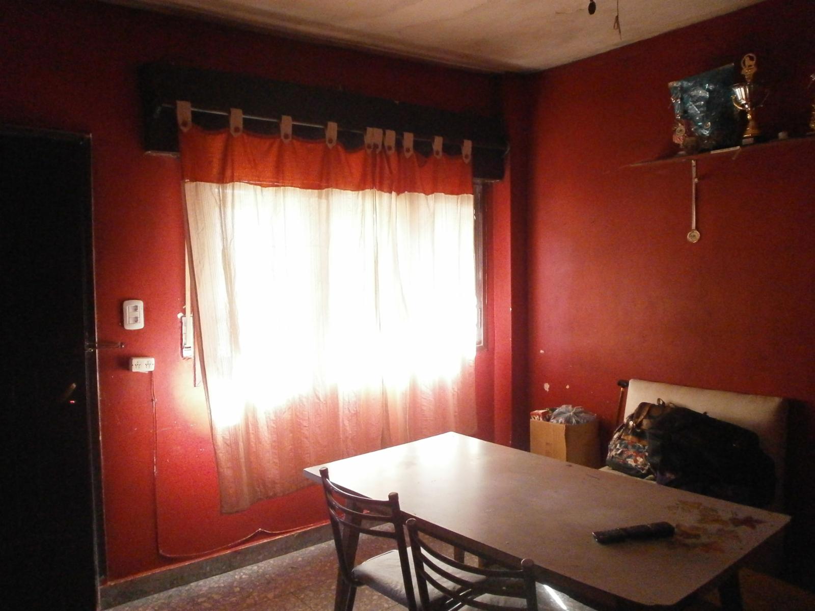 Casa de 3 ambientes con fondo - Castelar — foto 4