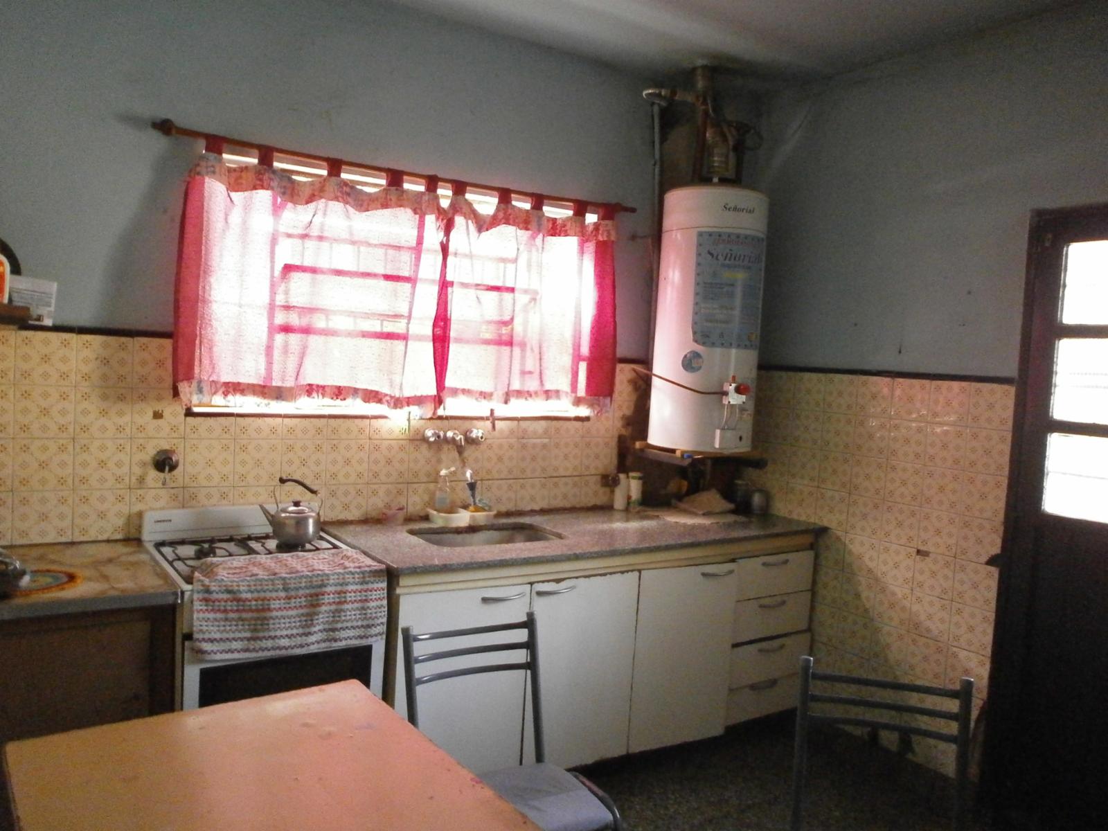Casa de 3 ambientes con fondo - Castelar — foto 5