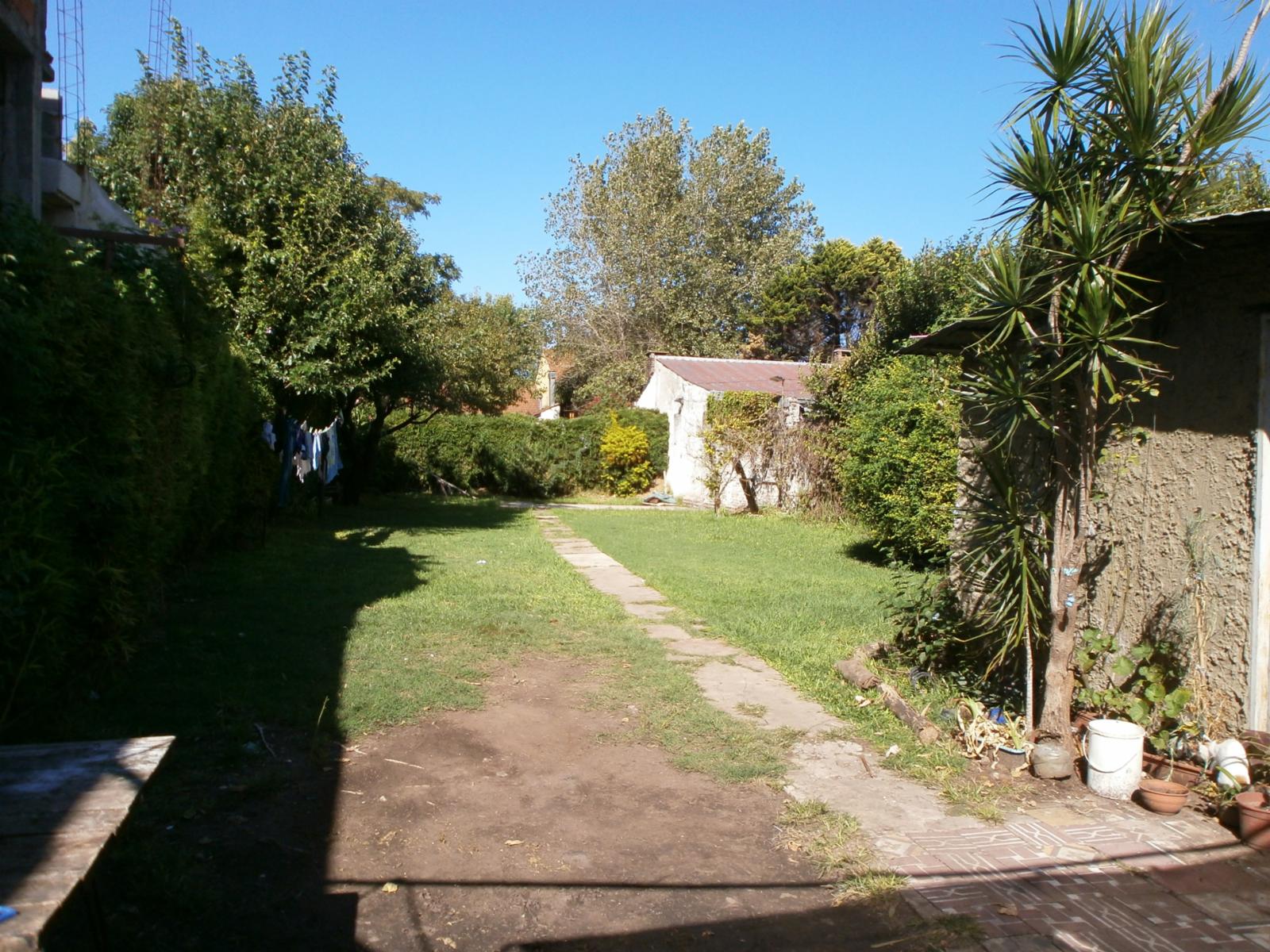 Casa de 3 ambientes con fondo - Castelar — foto 10