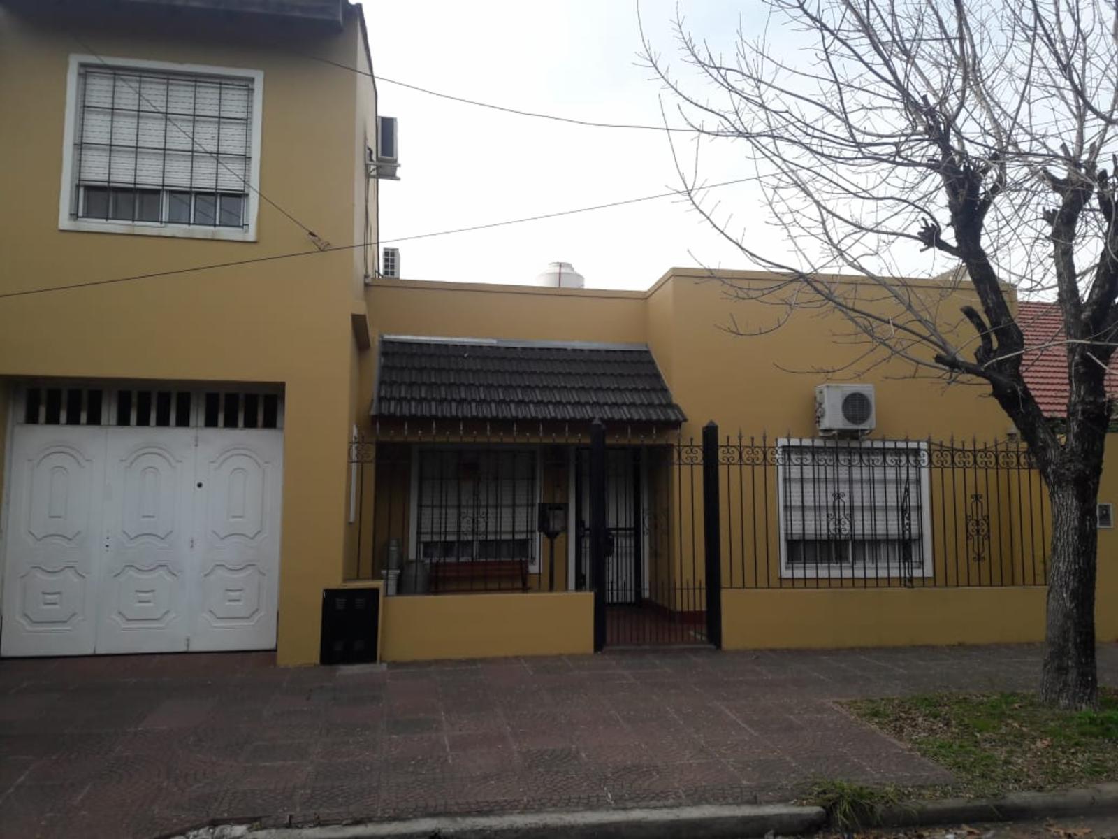 Casa de 5 ambientes - Caseros.