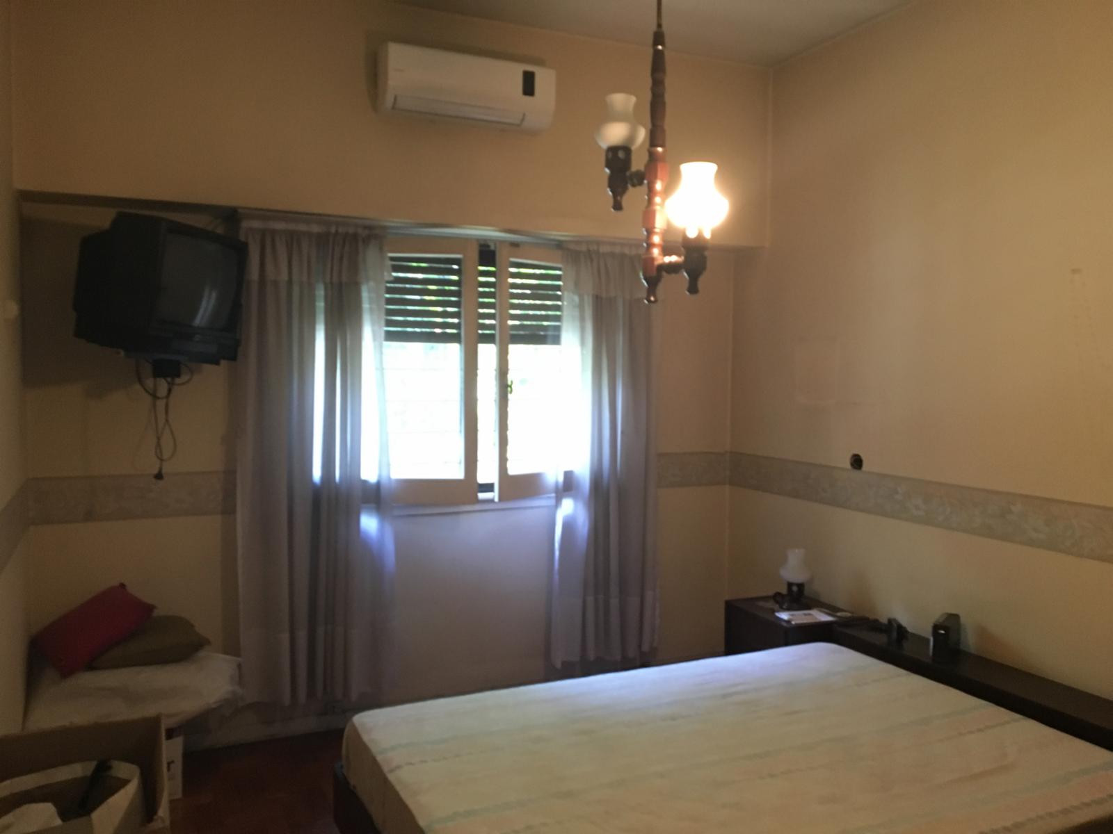 Casa de Tres Ambientes con Jardin y Cochera. Moron Norte. — foto 4