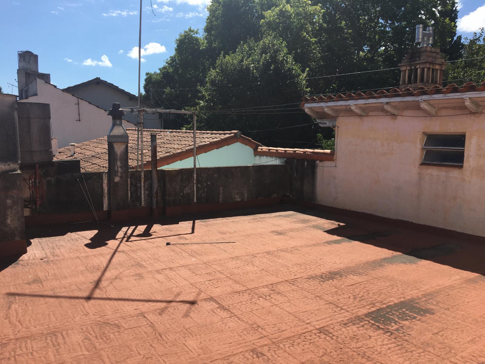 Casa de Tres Ambientes con Jardin y Cochera. Moron Norte. — foto 12