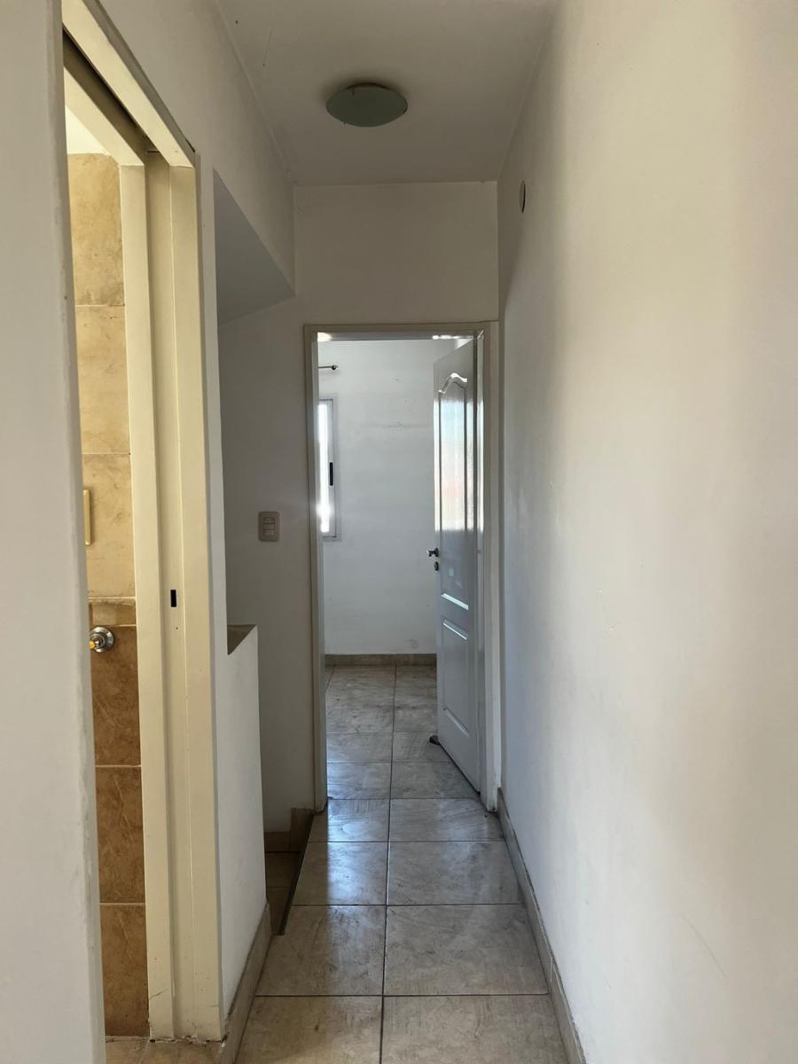 Duplex En Moron De Ambientes Amplios Y Luminosos Con Guardacoches Y Patio - Apto Credito Hipotecario - Se Escucha Oferta Razonable — foto 11