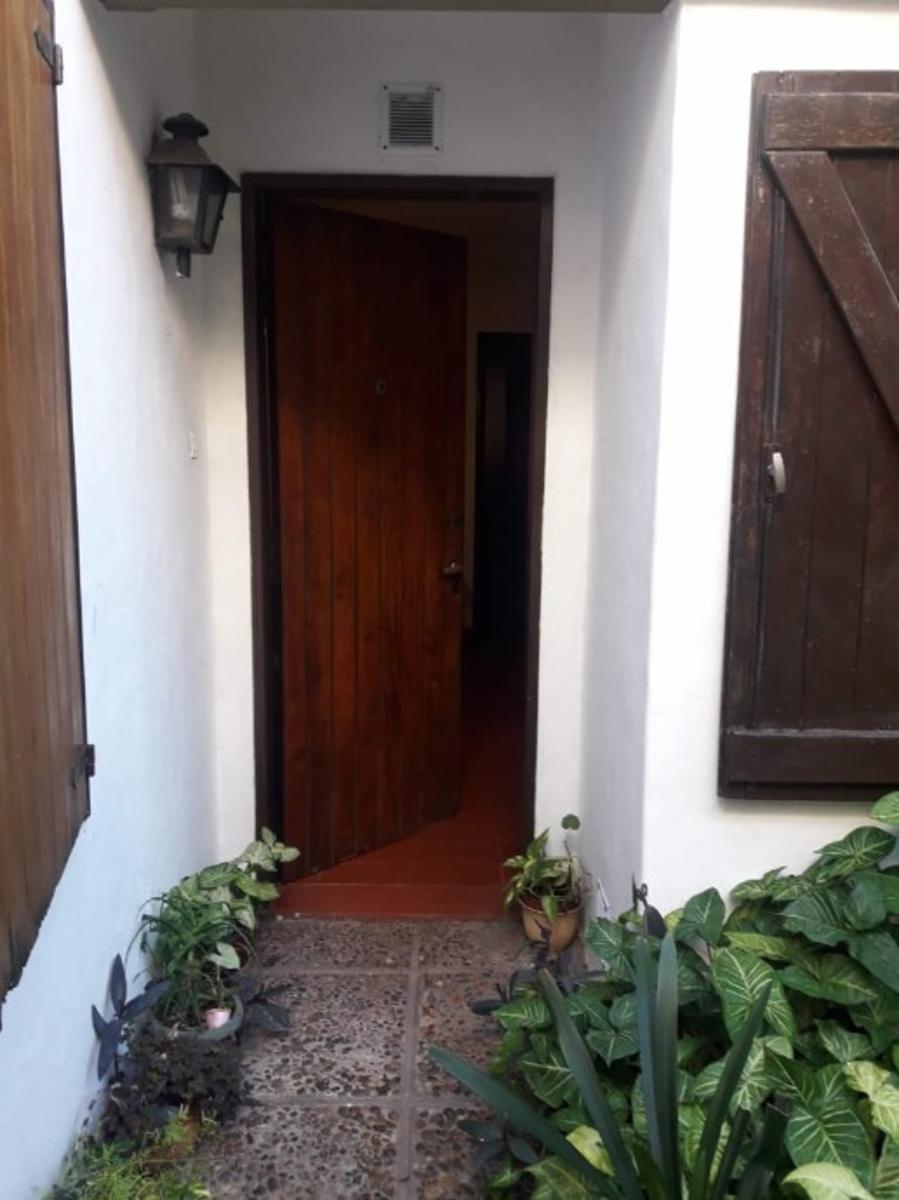 PERMUTA - DEPARTAMENTO TIPO CASA DE 3 AMBIENTES EN VENTA - VILLA SARMIENTO