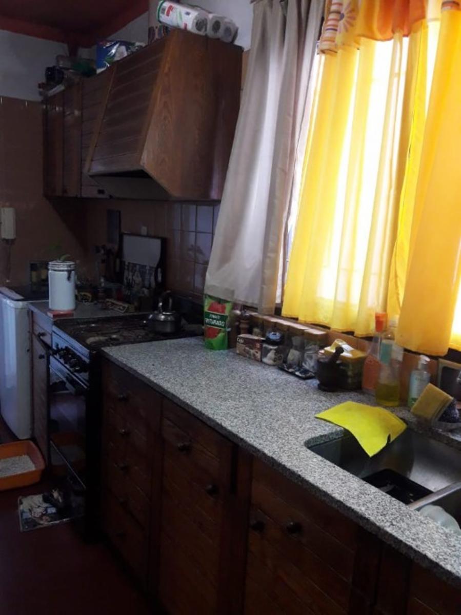 PERMUTA - DEPARTAMENTO TIPO CASA DE 3 AMBIENTES EN VENTA - VILLA SARMIENTO — foto 3