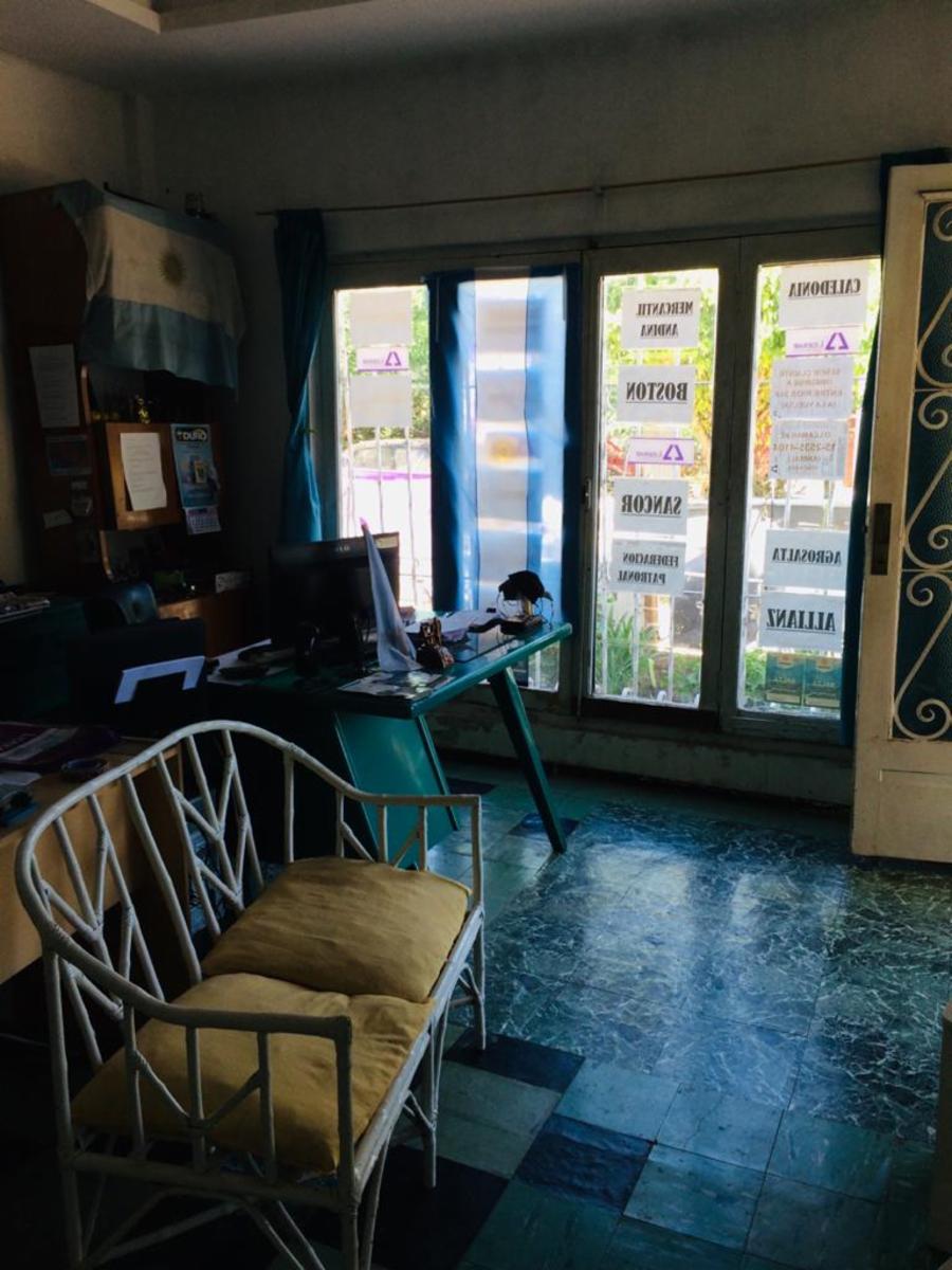 CASA AMERICANA DE 3 AMBIENTES A RECICLAR EN VENTA - VILLA LUZURIAGA — foto 3