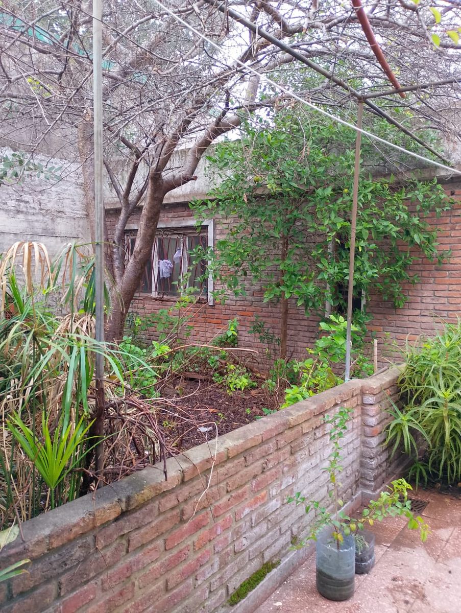 PERMUTA - CASA DE 2 AMBIENTES CON DEPARTAMENTOS EN VENTA - ITUZAINGO NORTE — foto 7