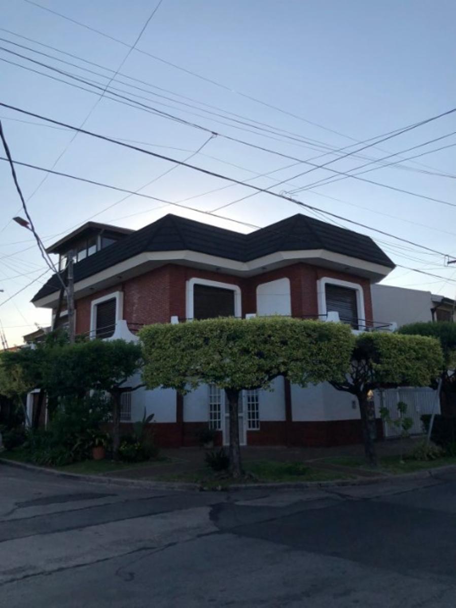 CASA PH DE 5 AMBIENTES EN EXCELENTE CONDICIONES