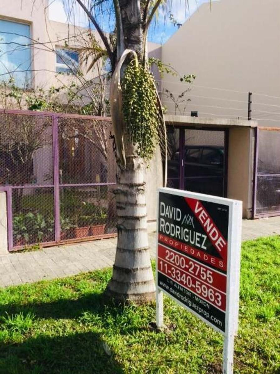CASA MINIMALISTA DE 4 AMBIENTES