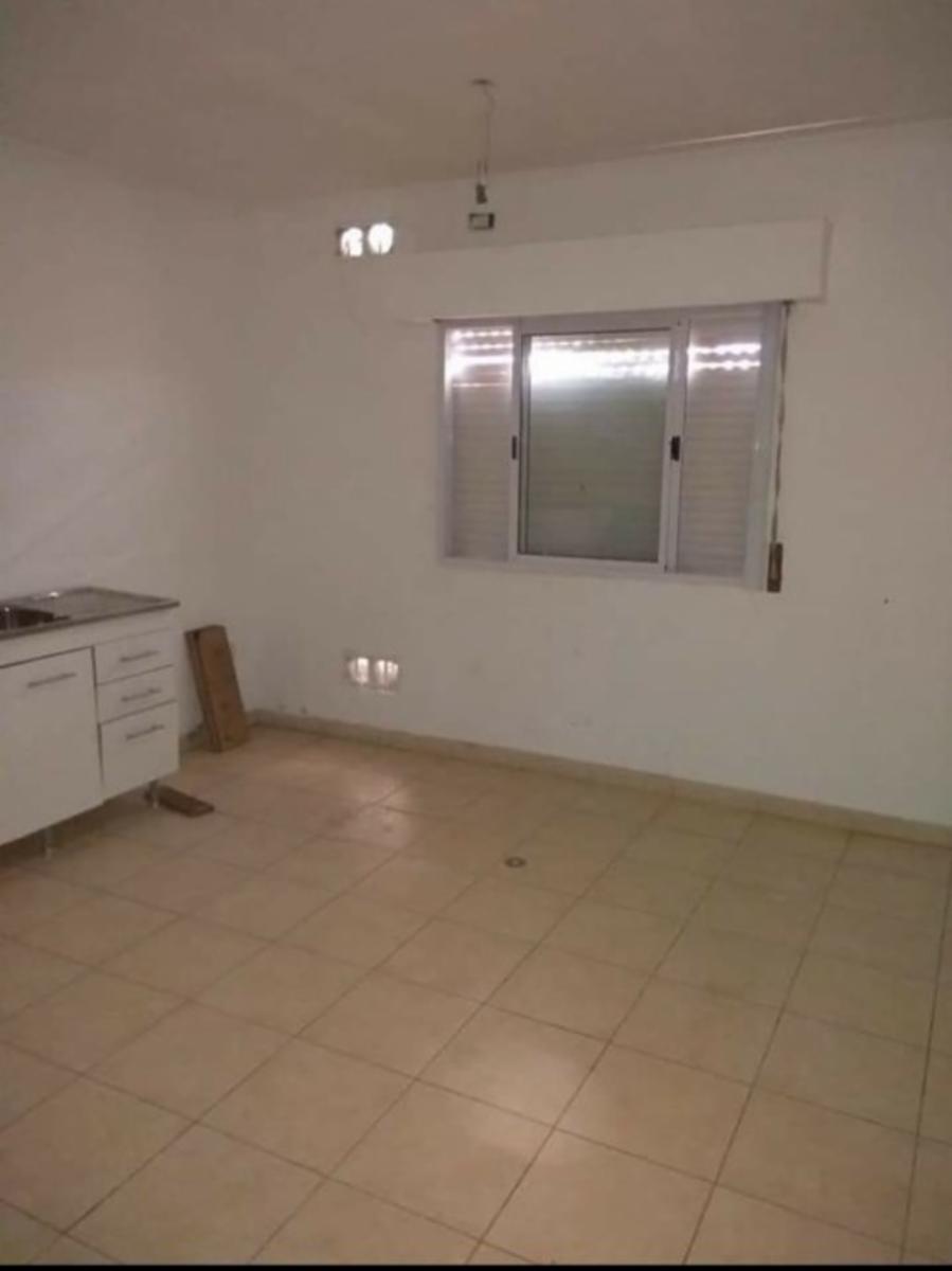 BLOCK EN VENTA DE 3 LOCALES + 5 DEPARTAMENTOS - ITUZAINGO — foto 2