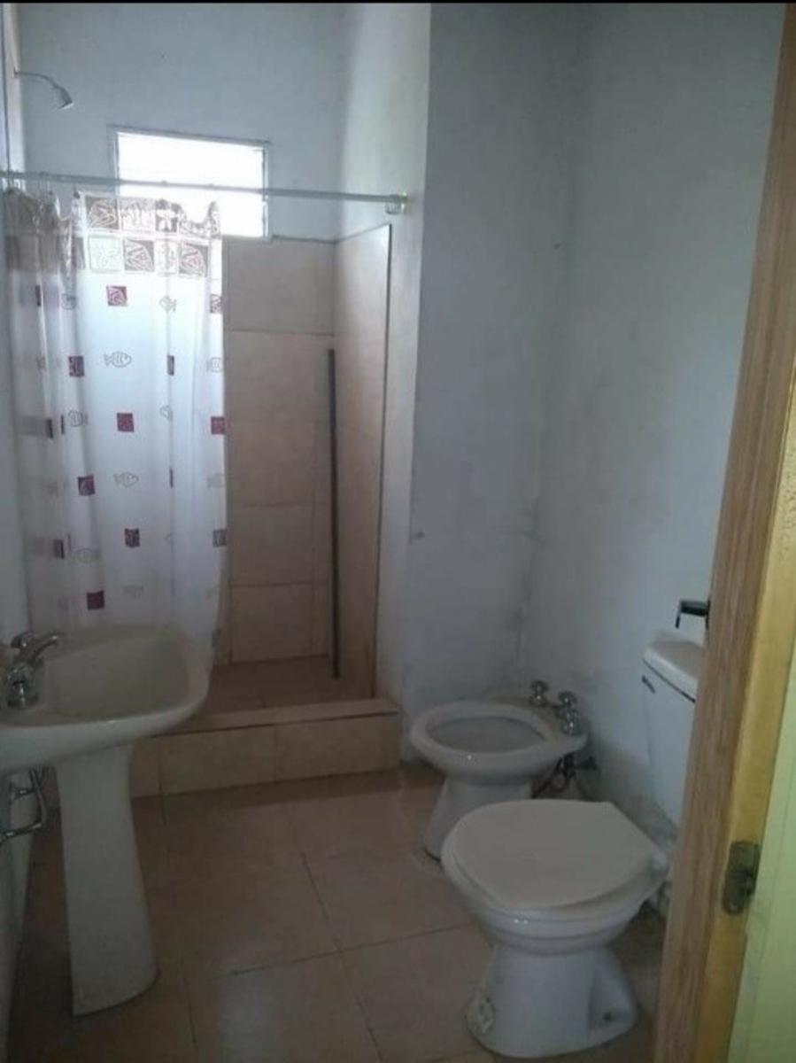 BLOCK EN VENTA DE 3 LOCALES + 5 DEPARTAMENTOS - ITUZAINGO — foto 3