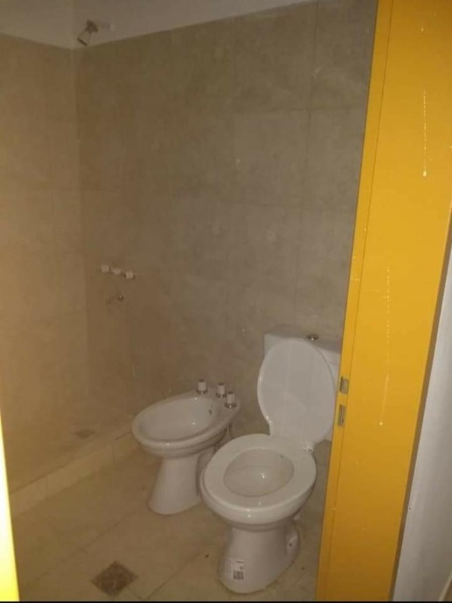 BLOCK EN VENTA DE 3 LOCALES + 5 DEPARTAMENTOS - ITUZAINGO — foto 6