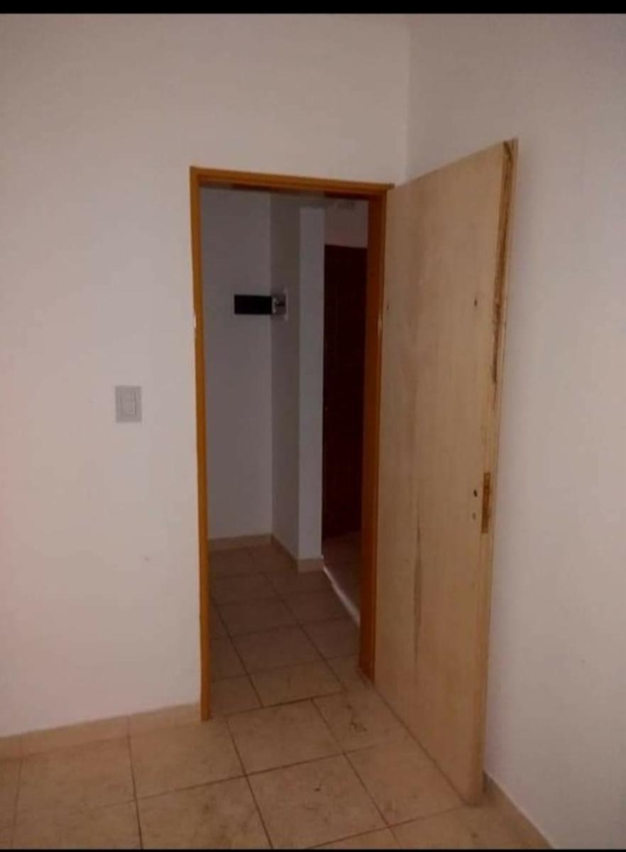 BLOCK EN VENTA DE 3 LOCALES + 5 DEPARTAMENTOS - ITUZAINGO — foto 9