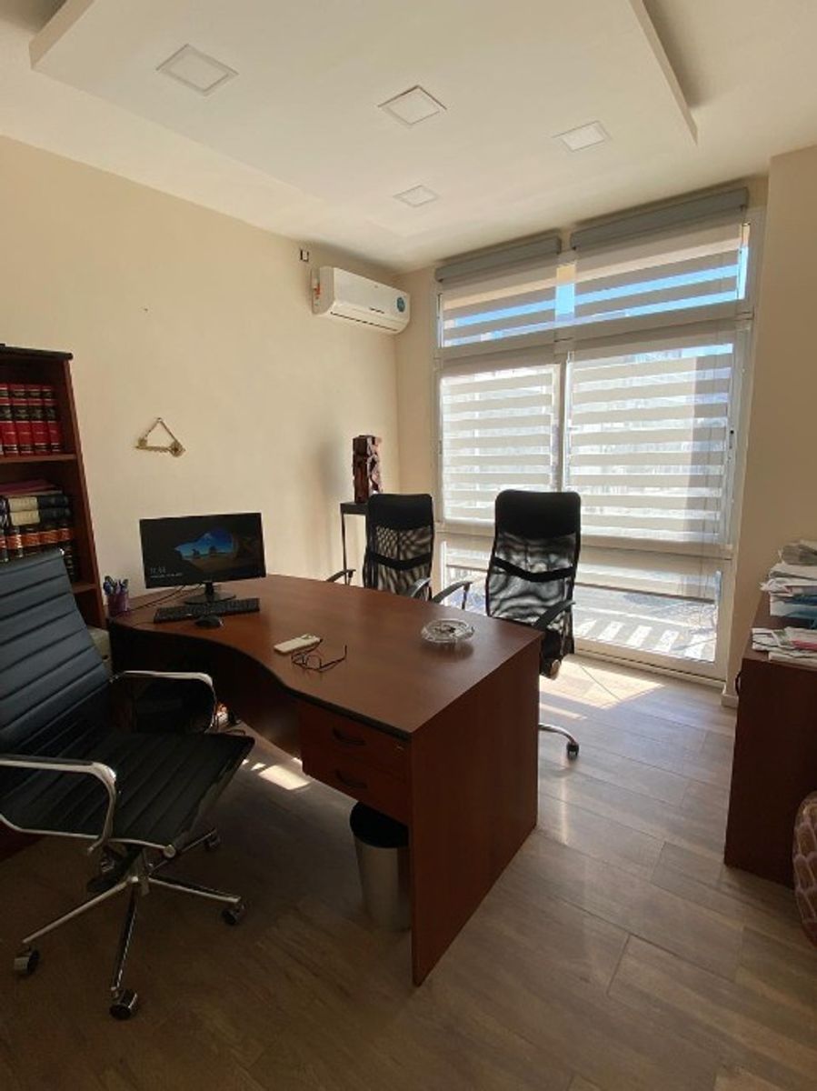 OFICINA CENTRICA EN VENTA - MORON — foto 4