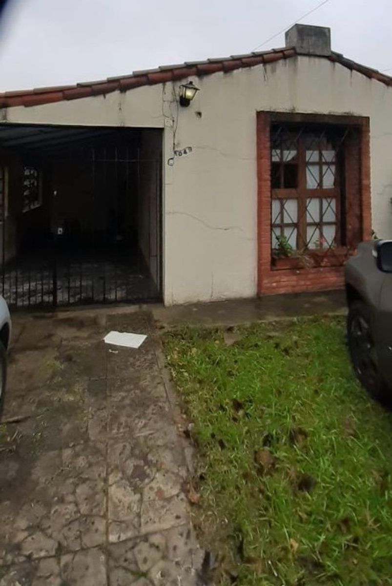 CHALET DE 3 AMBIENTES EN VENTA - ITUZAINGO NORTE