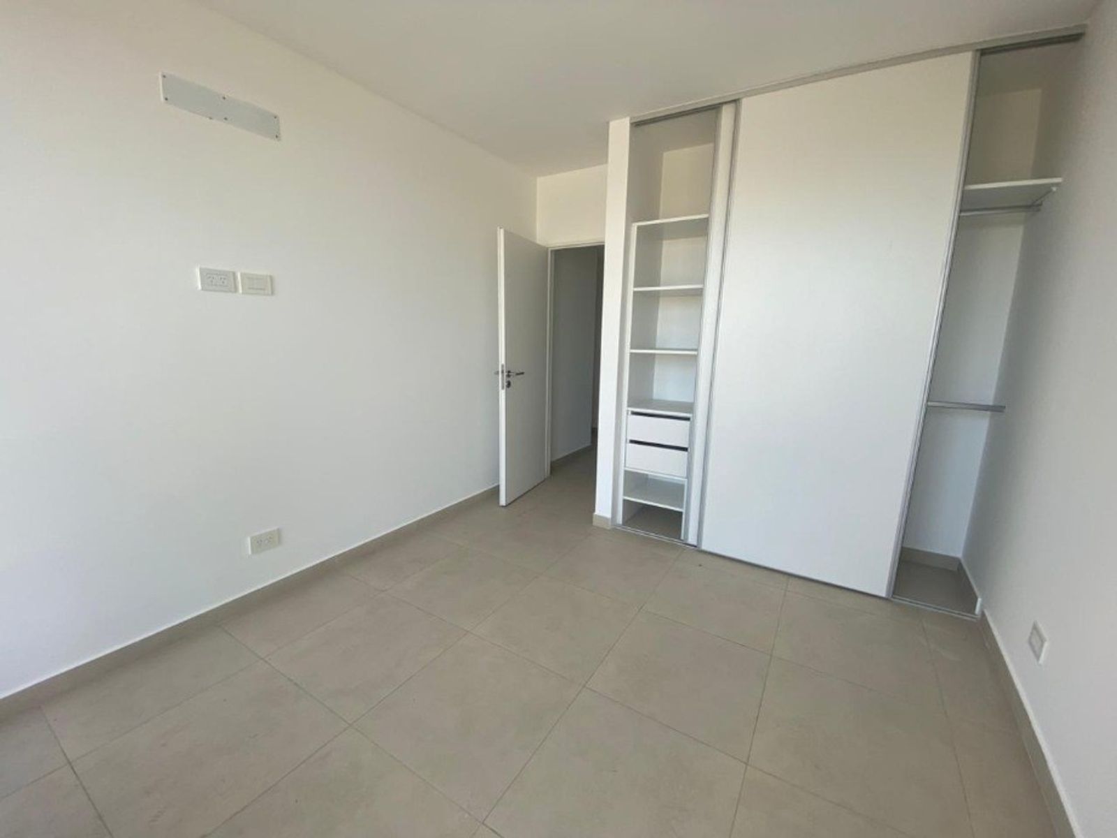 EN VENTA DEPARTAMENTO 3 AMBIENTES EN MORON CENTRO — foto 3
