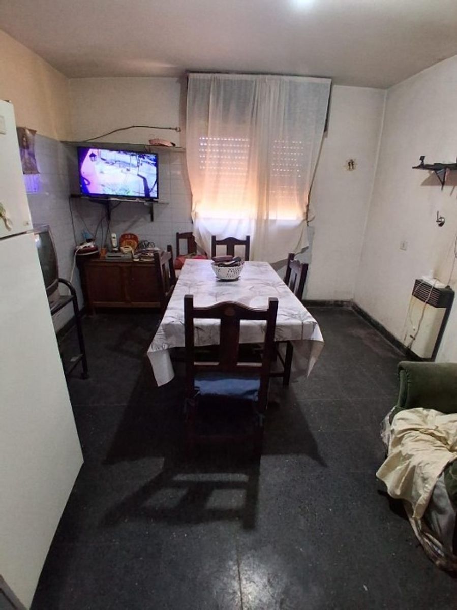EN VENTA CASA 4 AMBIENTES EN CASTELAR SUR — foto 2