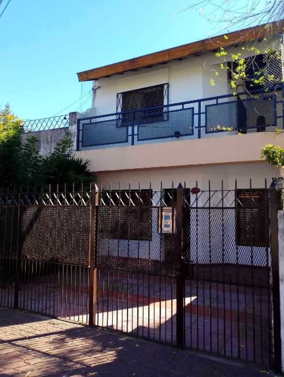 CASA PH 5 AMBIENTES EN CASTELAR NORTE
