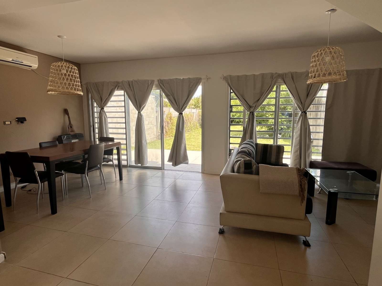 EXCELENTE CASA MINIMALISTA EN ITUZAINGO NORTE — foto 2