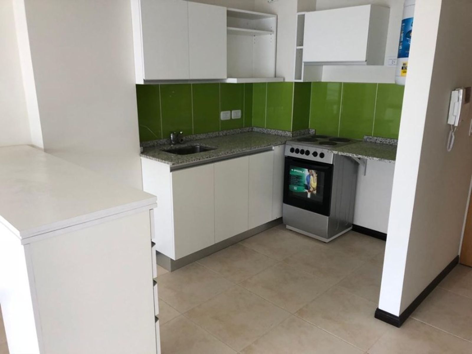 EXCELENTE DEPARTAMENTO MONOAMBIENTE CON COCHERA — foto 3
