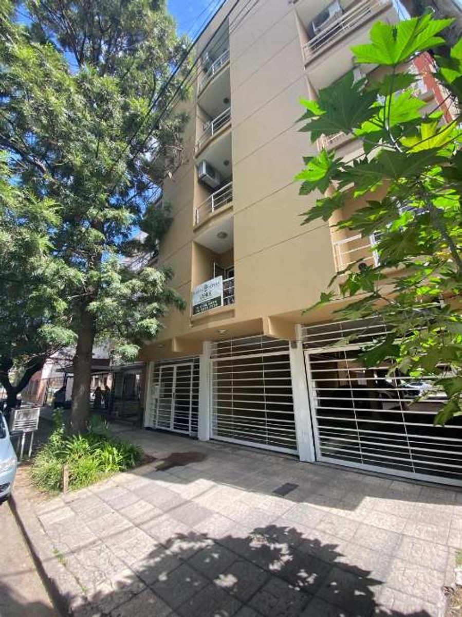 EXCELENTE DEPARTAMENTO DE 2 AMBIENTES MORON CENTRO