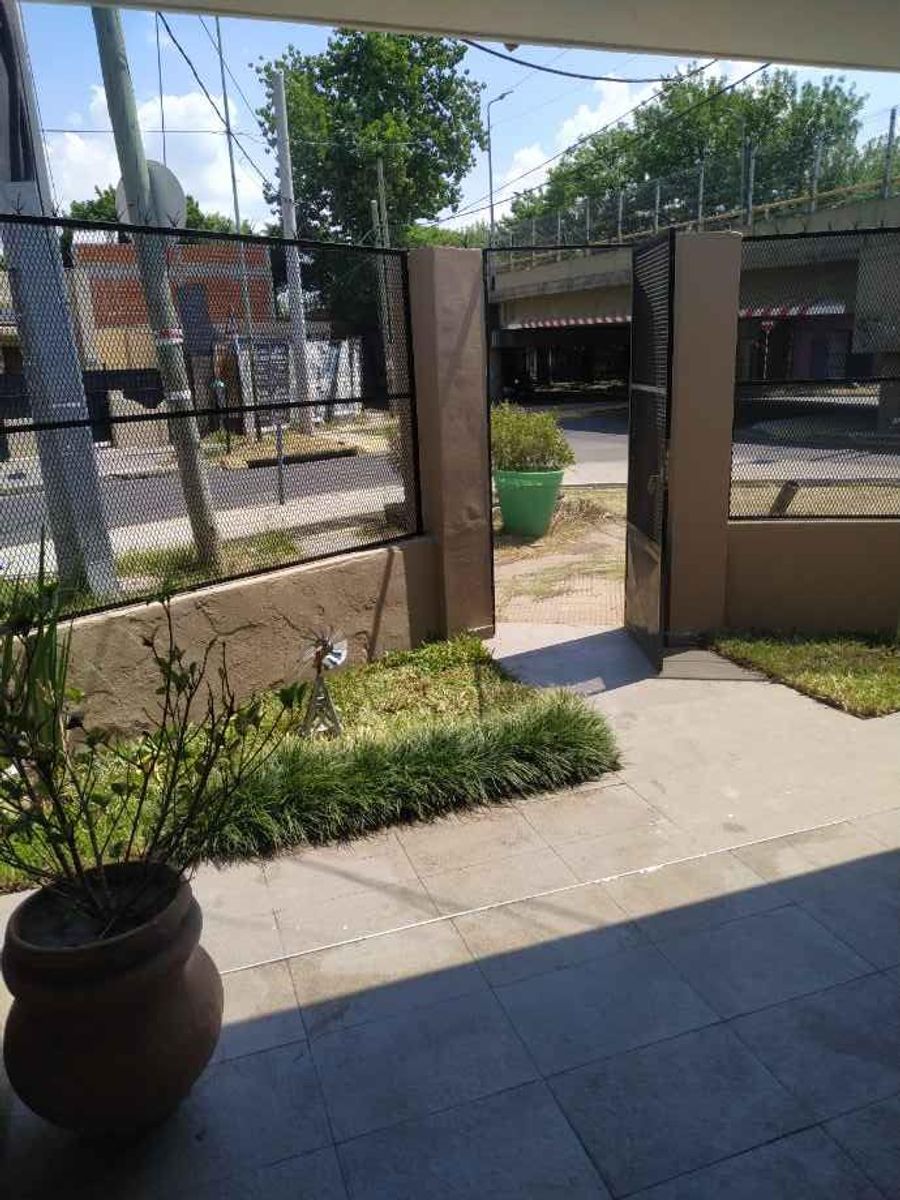 CASA DE 4 AMBIENTES EN VENTA