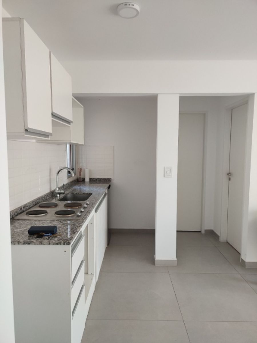 DEPARTAMENTO DE 2 AMBIENTES CON BALCON — foto 4