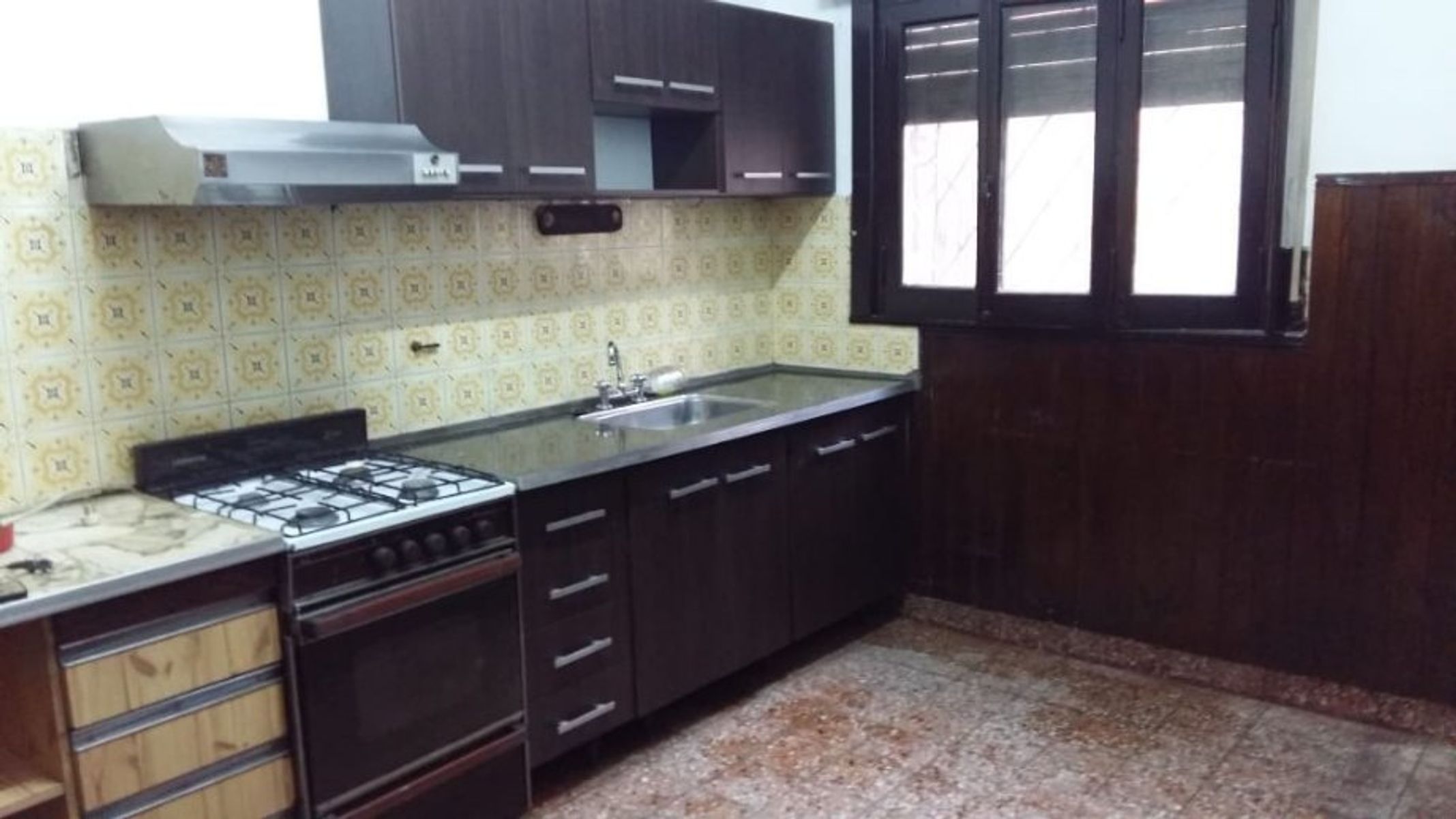Casa en venta ubicada en Morón, ideal para familias. — foto 5