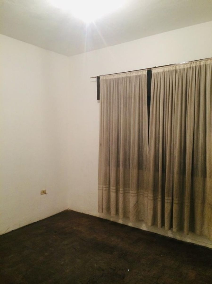 Casa en venta ubicada en Morón, ideal para familias. — foto 7