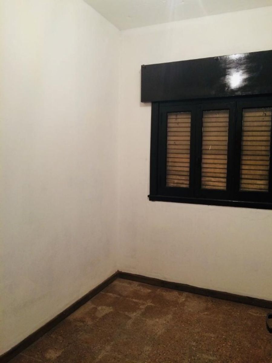 Casa en venta ubicada en Morón, ideal para familias. — foto 8