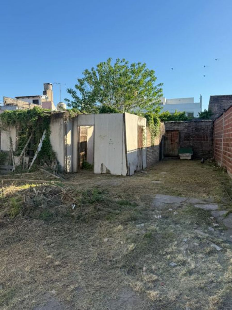 Casa en venta ubicada en Morón, ideal para familias. — foto 11