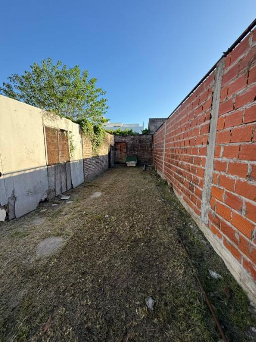 Casa en venta ubicada en Morón, ideal para familias. — foto 13
