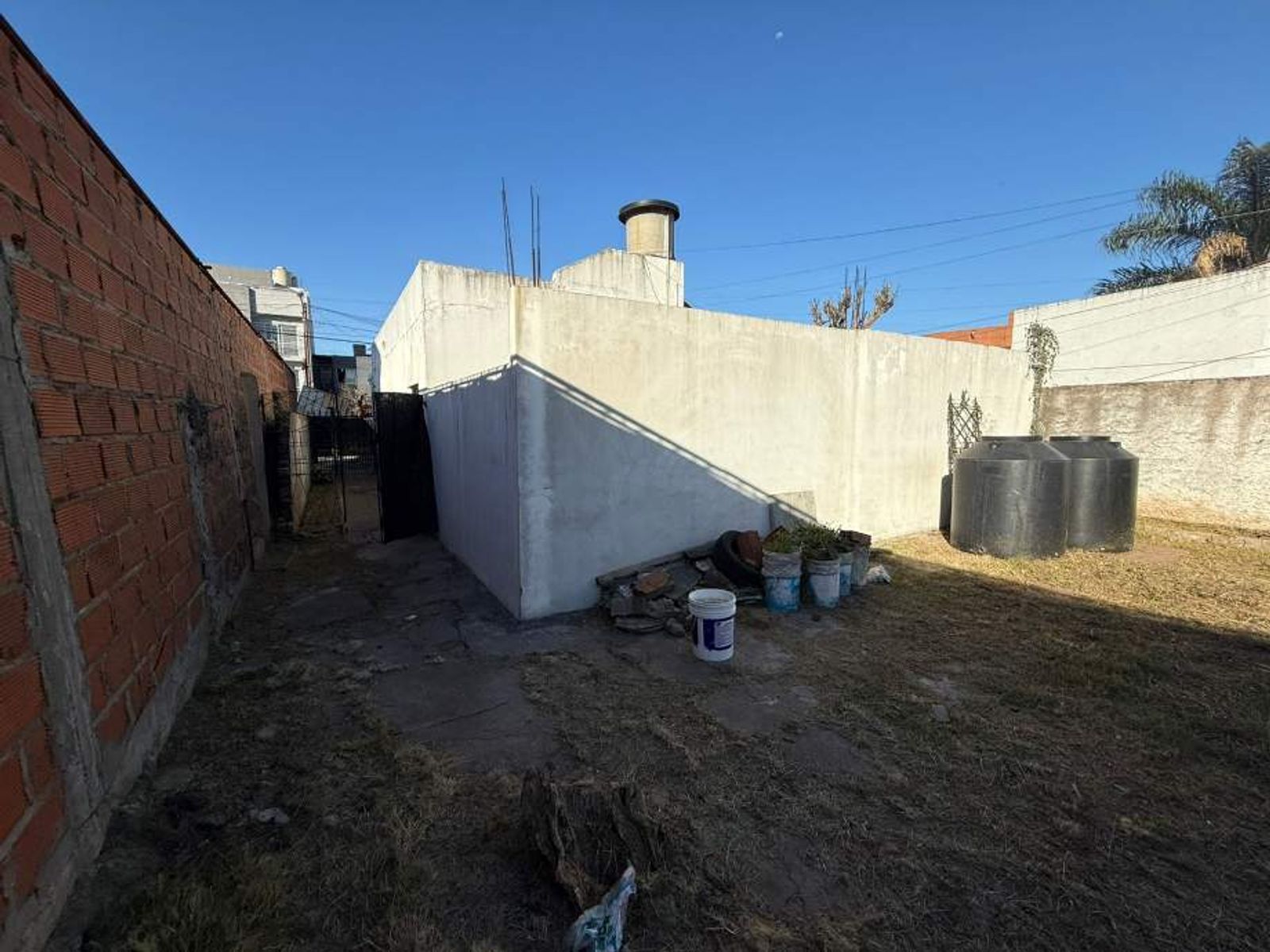 Casa en venta ubicada en Morón, ideal para familias. — foto 14