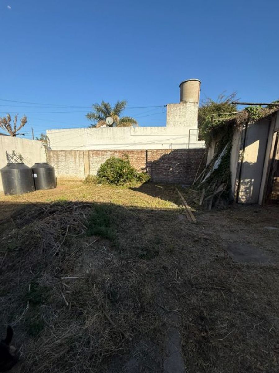 Casa en venta ubicada en Morón, ideal para familias. — foto 15
