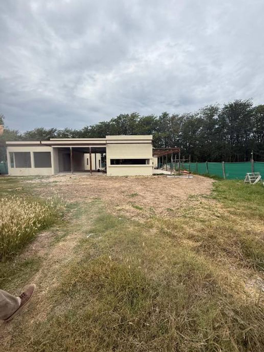 CASA DE CATEGORIA DE 5 AMBIENTES A ESTRENAR — foto 2